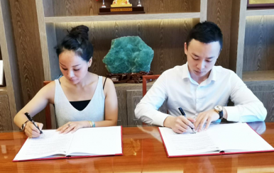 恭賀重慶渝北區(qū)邱美女士順利簽約翌芙萊！