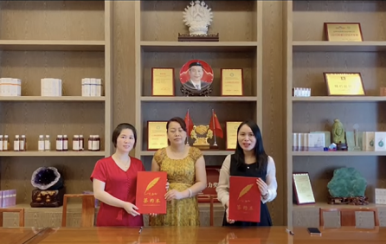 恭喜龍女士呂女士成功加入翌芙萊大家庭，成為翌芙萊美業(yè)傳播天使。