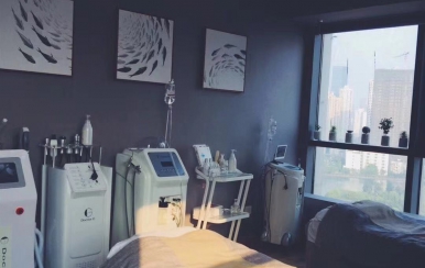 武漢打工妹創(chuàng)業(yè)開美容院，沒上美團(tuán)，三個(gè)月盈利回本。