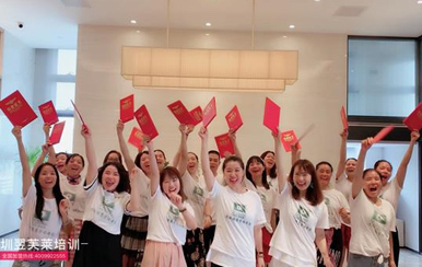 淚聚是緣。愛心成就翌芙萊，我們圓滿畢業(yè)啦！